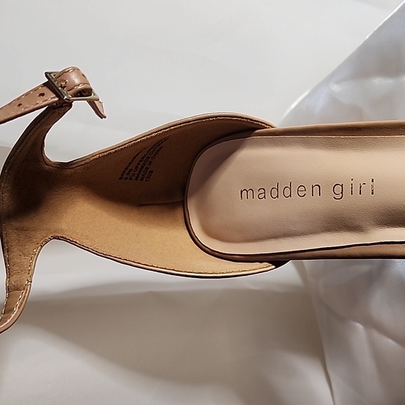 NIB- Madden Girl Quilted Barbie Cafe/Latte Colored Sandal - Picture 2 of 8